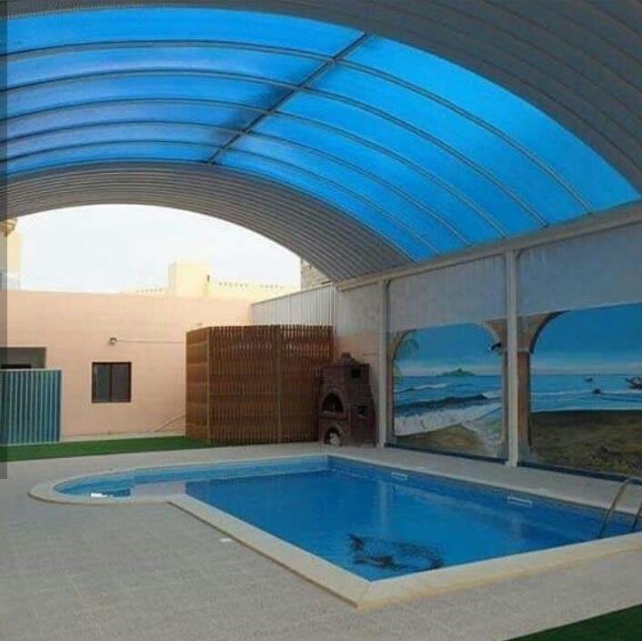 تركيب مظلات مسابح في الرياض: إضافة جمالية وحماية فعالة